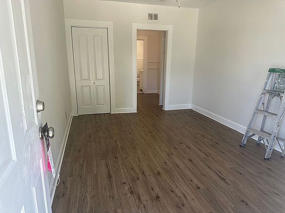 5th image of 523 28th Ave S