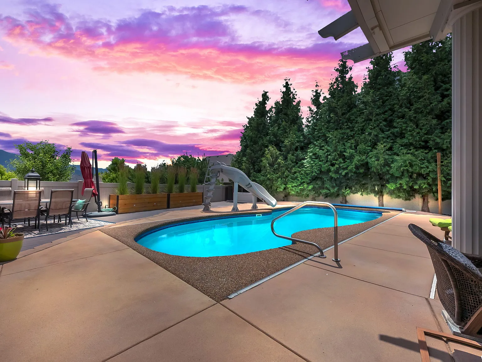 5 bed, 3.5 bath, 4062 sqft, $6,000 — Photo 2