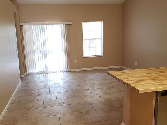 4th image of 32 Zoeller Ct
