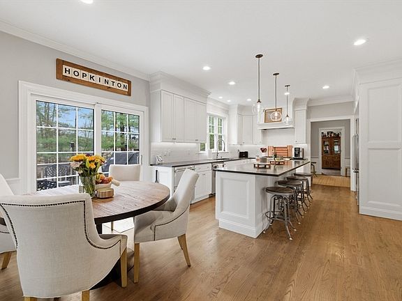 5th image of 20 Huckleberry Rd