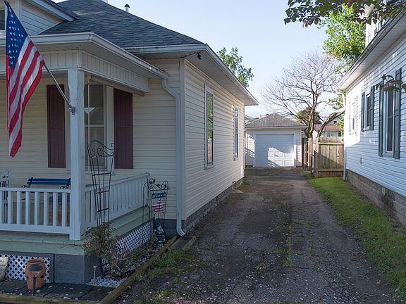 5th image of 584 Cedar St