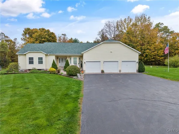 200 Sutton Rd, Pennellville, NY 13132