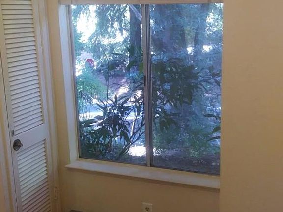 5th image of 102 Kings Hwy #14