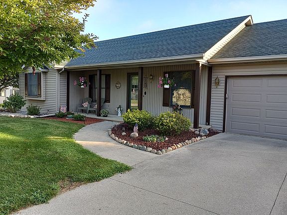3rd image of 607 Heller St