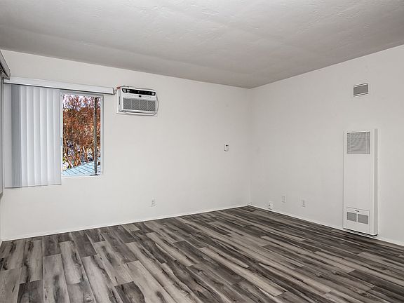 3rd image of 1150-1154 E Chevy Chase Dr #1152
