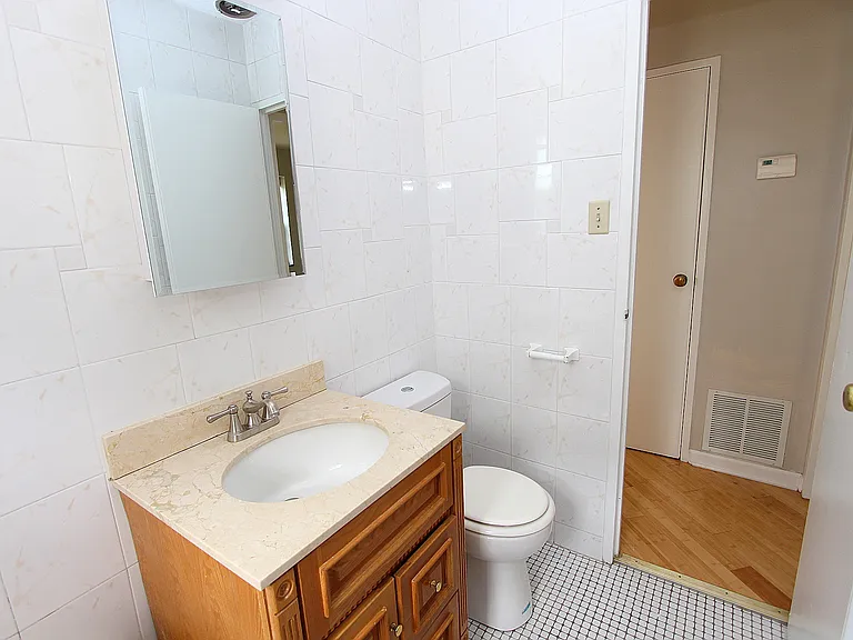 Regency Court — Photo 15