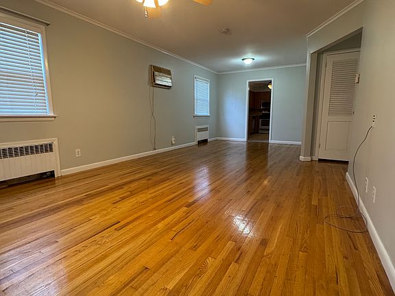 5th image of 1942 Haines Ave Floor 1