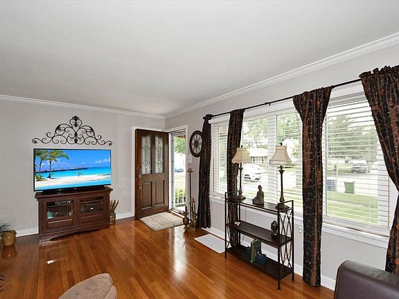 4th image of 5368 W 91st St