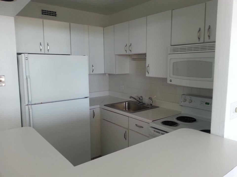 2nd image of 1460 N Sandburg Ter APT 1406