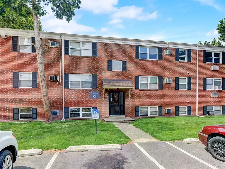 Lavana Falls Apartments — Photo 24