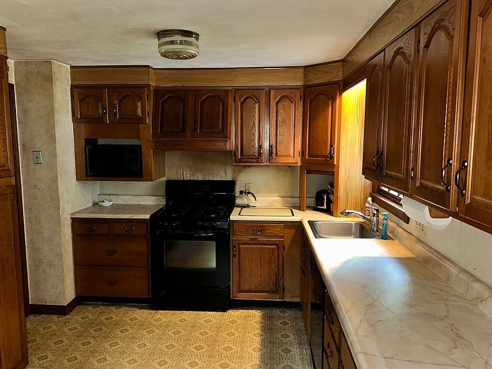 2nd image of 26 Ichabod Ln