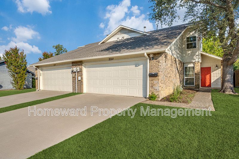 1st image of 2211 Heritage Cir