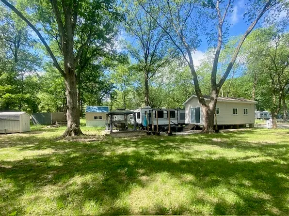 2/141&142 Woodhaven Dr E, Sublette, IL 61367