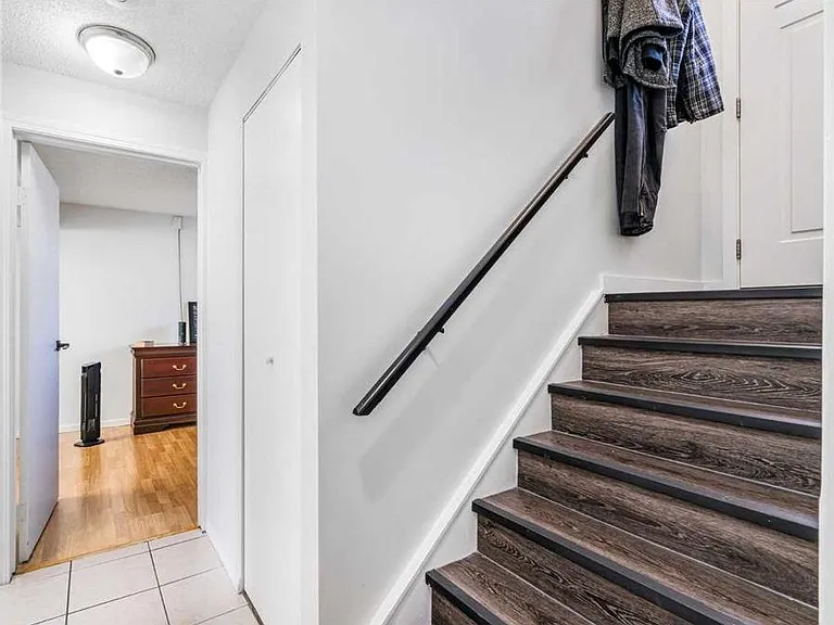 W Rundlehorn Dr NE — Photo 4