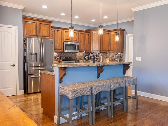 5th image of 9901 Breeze Hill Ln