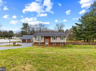 6914 Stratford Dr, Sykesville, MD 21784
