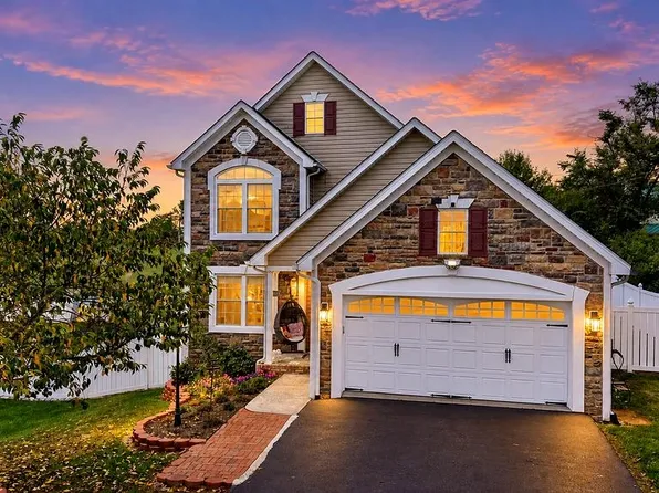 33 Foxcrest Rdg, Staunton, VA 24401