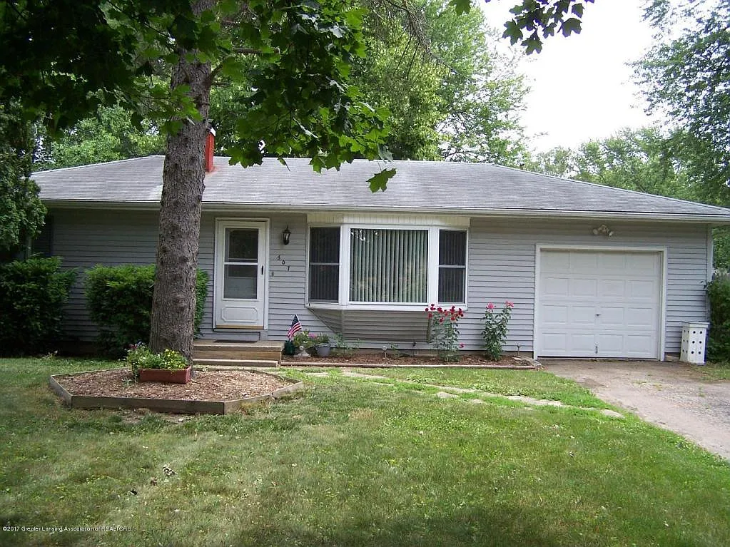 607 Forest St photo 1