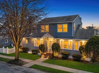 24 W Dover Street, Valley Stream, NY 11580