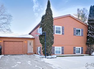 2605 Jonathan Rd, Mchenry, IL 60050