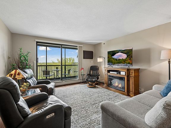 5th image of 6500 Woodlake Dr APT 910