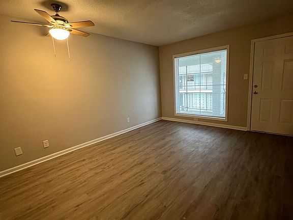 4th image of 1602 Moss St #1