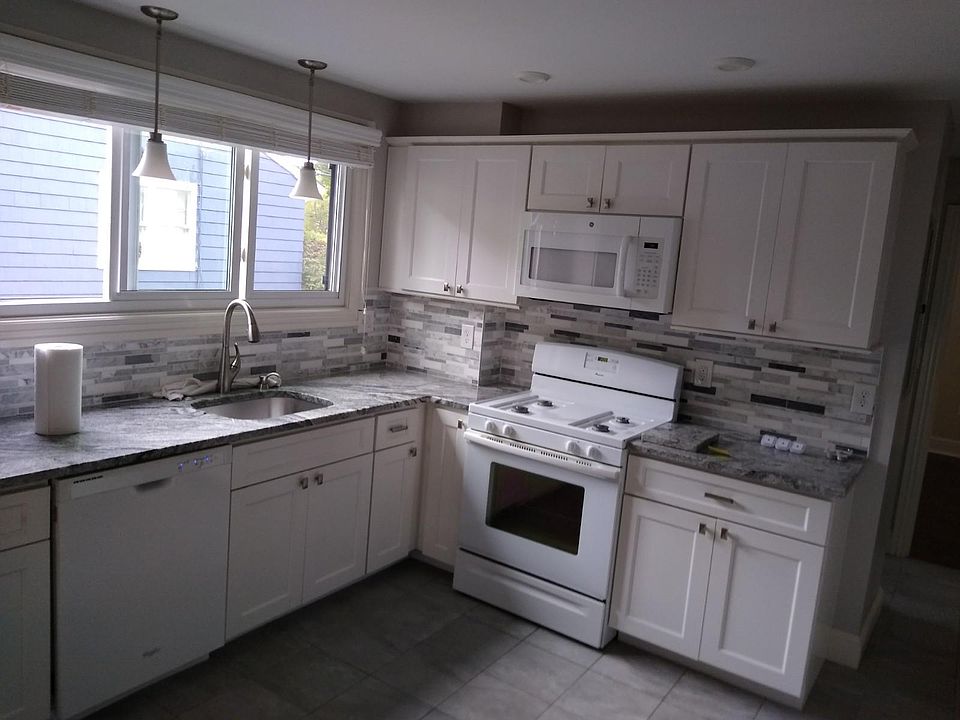 Eat in kitchen