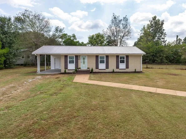 107 Woodland Dr, Talladega, AL 35160