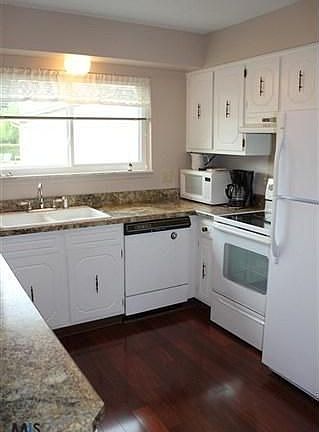 3rd image of 3601 Balfour Dr