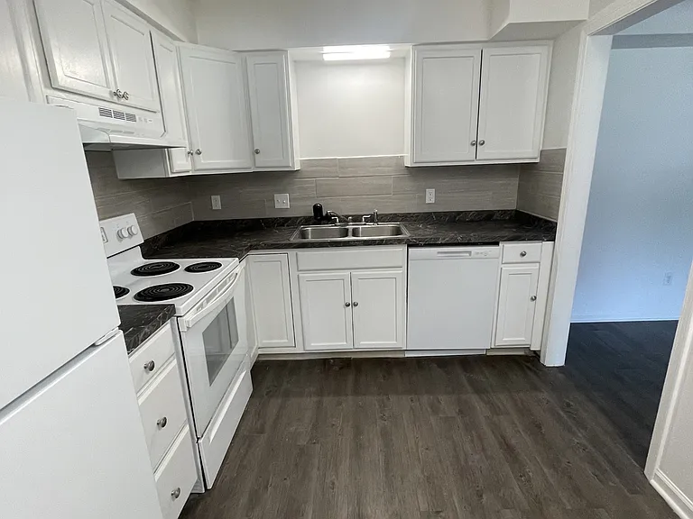 205 E Saginaw Hwy #4 — Photo 14