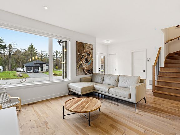 3rd image of 288 Rue John Run