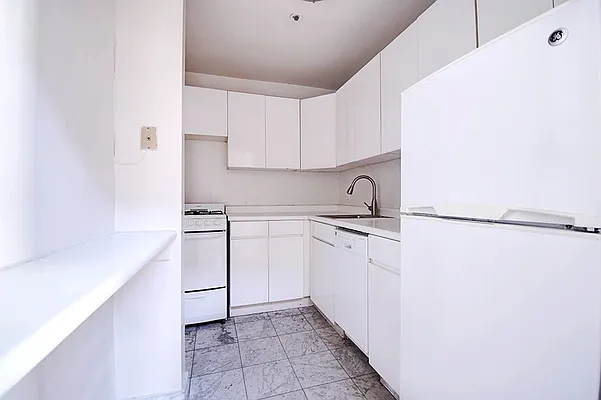 Rented by Urbane Brokerage | media 13