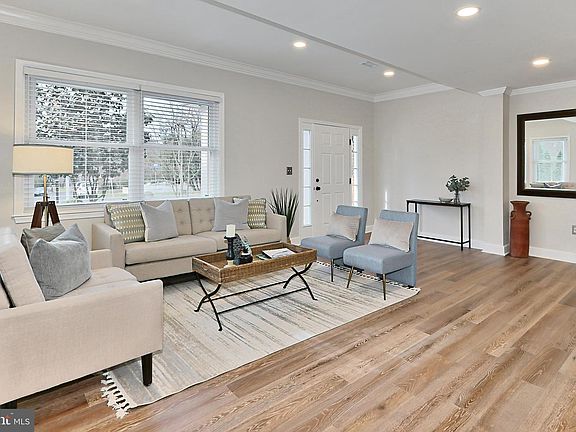 3rd image of 6724 Valley Brook Dr