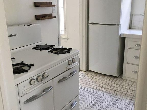 5th image of 622 N Irving Blvd #624-1/2
