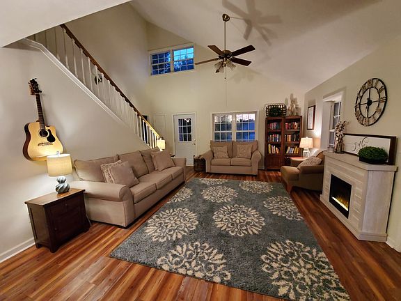 5th image of 260 Lonnie Ln