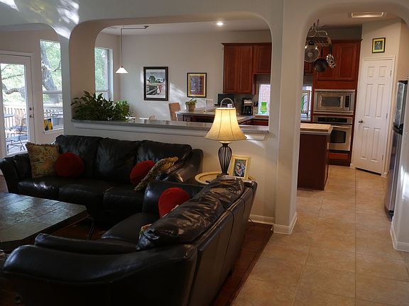 5th image of 10704 Thoroughbred Dr