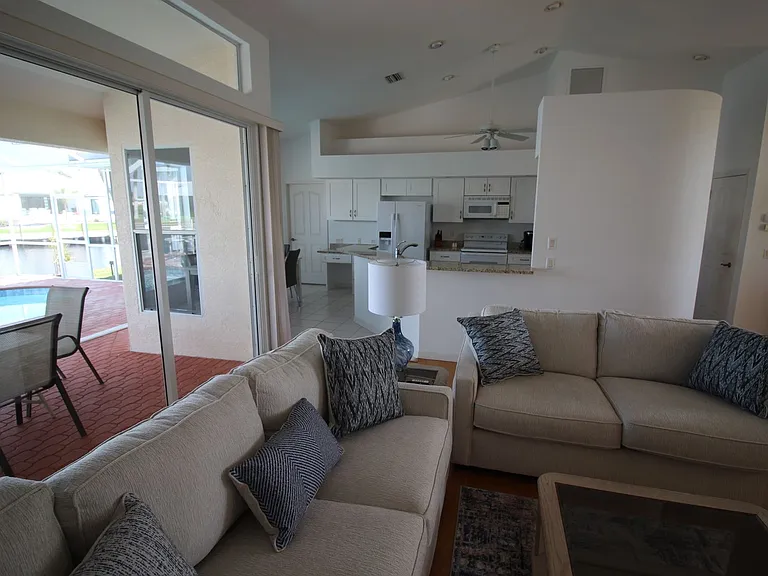 450 Sorrento Ct — Photo 9