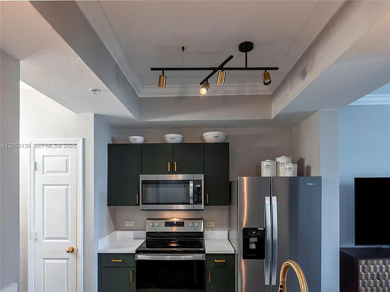 533 NE 3rd Ave #306 — Photo 8