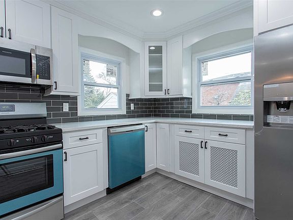 4th image of 8 Baxter Ave