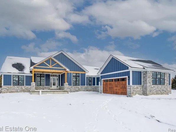 1904 Sandy Shores Dr, Oxford, MI 48371