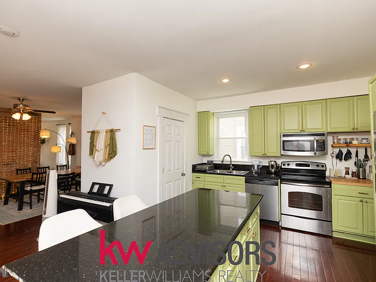 2320 Kenilworth Ave — Photo 10