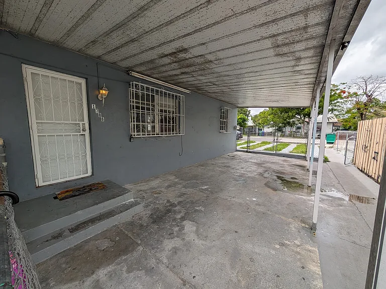 1786 NW 18th St #1 — Photo 2