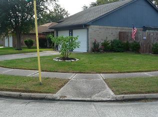 2110 Pilgrims Bend Dr, Friendswood, TX 77546