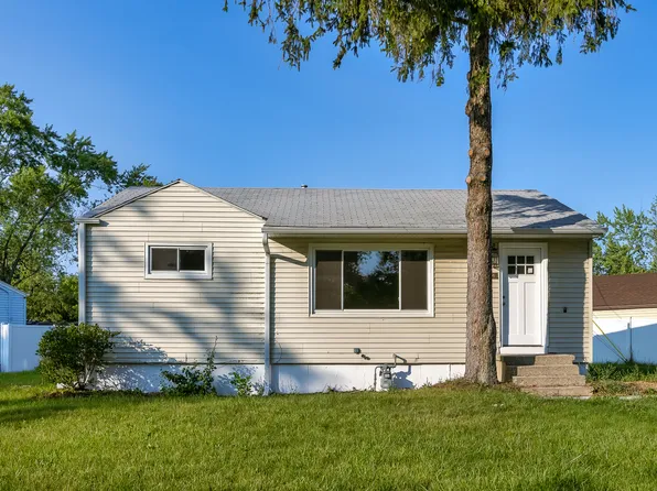 2001 Indian Rd, Waukegan, IL 60087