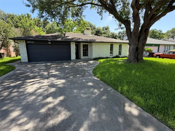 16631 Blackhawk Blvd, Friendswood, TX 77546