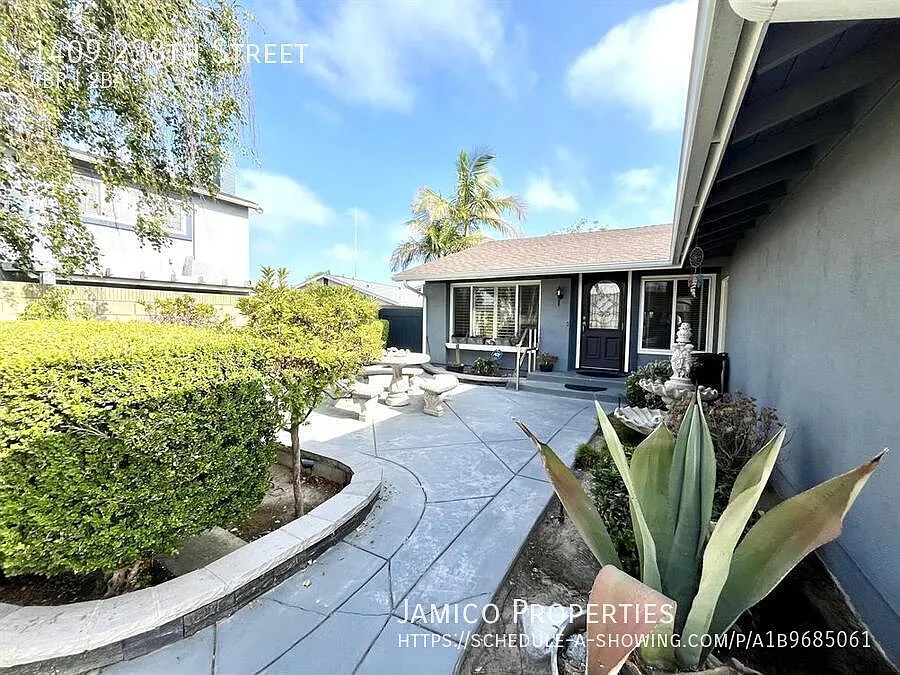 4 bed, 1680 sqft, $4,300 — Photo 2