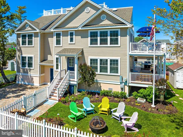 17 E Delaware Ave, Brant Beach, NJ 08008
