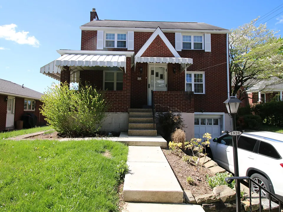 1920 James St