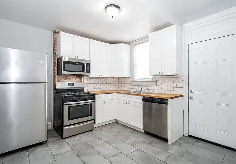 1113-1115 S 22nd St #1113 — Photo 5
