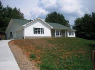 27 Laurel Dr, Franklin, NC 28734